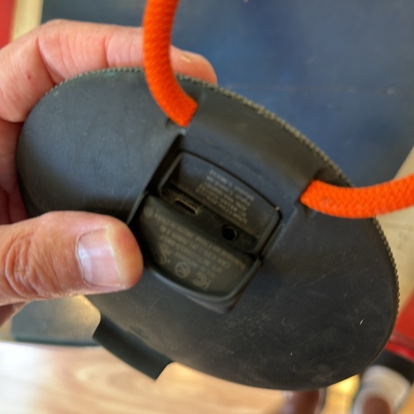 Ultimate Ears (UE) Roll 2 waterproof bluetooth speaker - perfect condition. - Picture 5 of 8